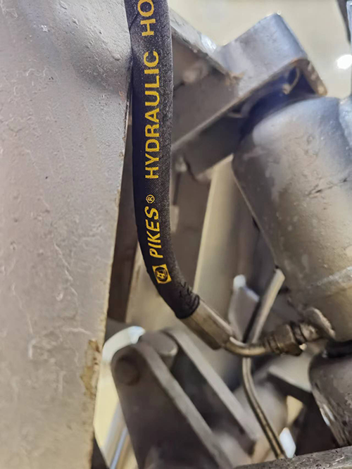 The air hose made of rubber is selected according to the working environment
